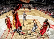 PG SOFT游戏-拉梅洛·鲍尔决胜时刻展锋芒，新疆队攻防一体压制马刺连胜纪录