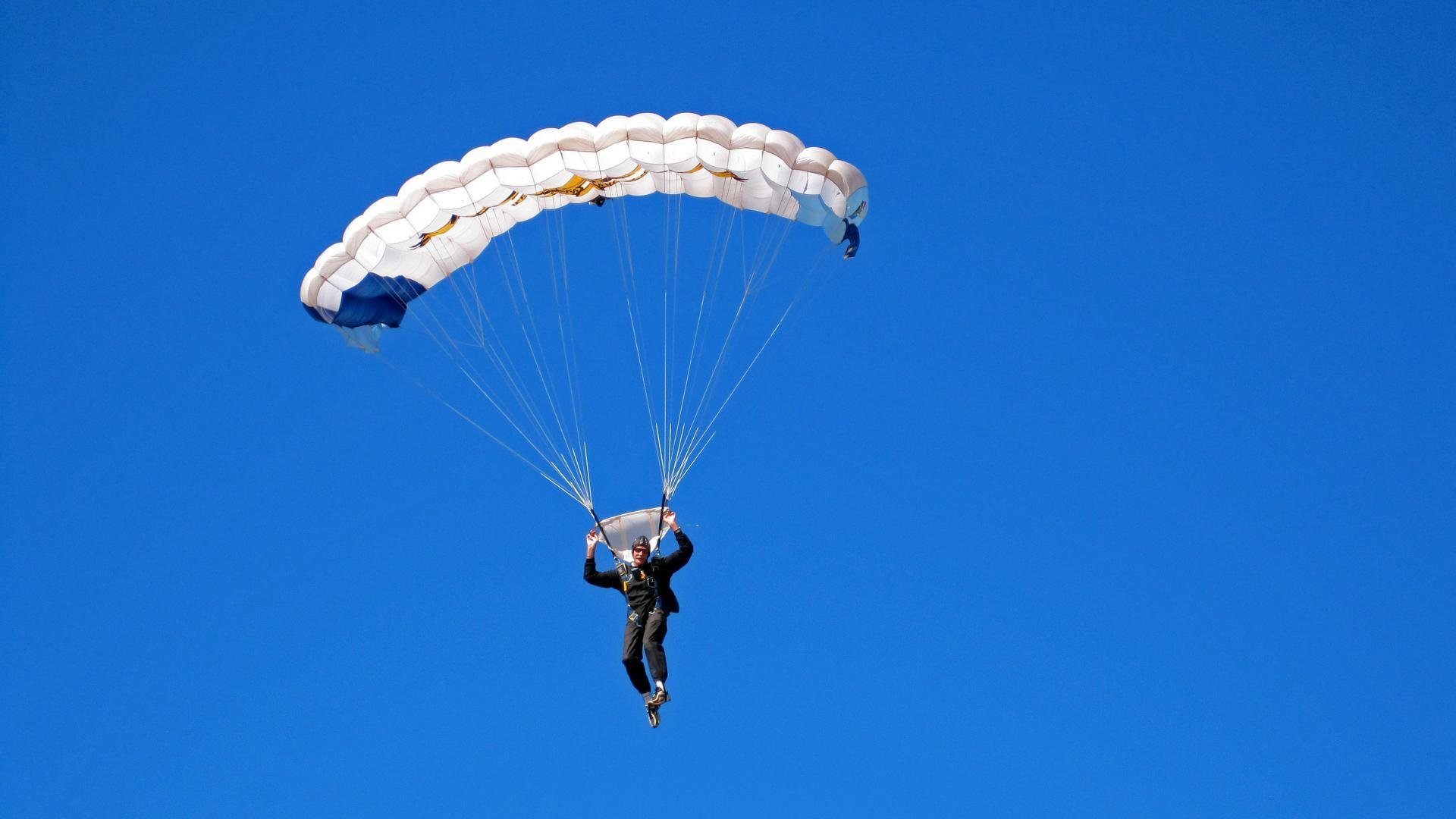 快船强势晋级灰熊，锡安成为关键先生