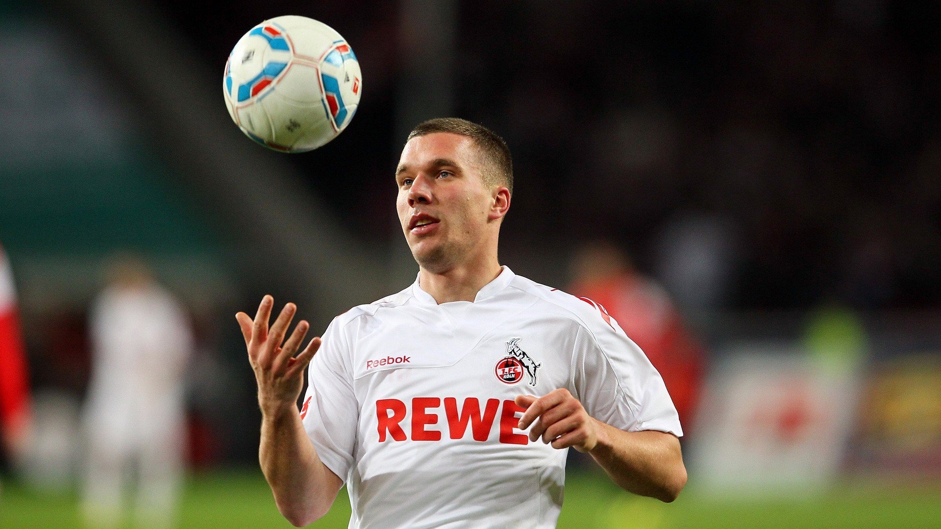 欧洲杯惊现冷门，波兰队完胜英格兰，奥恰洛夫高光表现成转折点